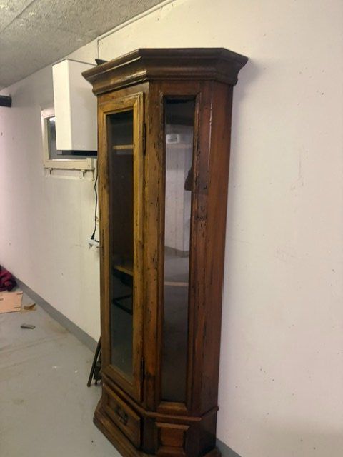Armadi: Eckschrank Vitrine Holz massiv mit Glasfront – Usato da Oberägeri venduto da Brand_for_you 1