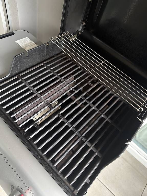 Weber Griglie: Grill Weber Spirit e accessori – Usato da Giubiasco venduto da mat_n8k5 2