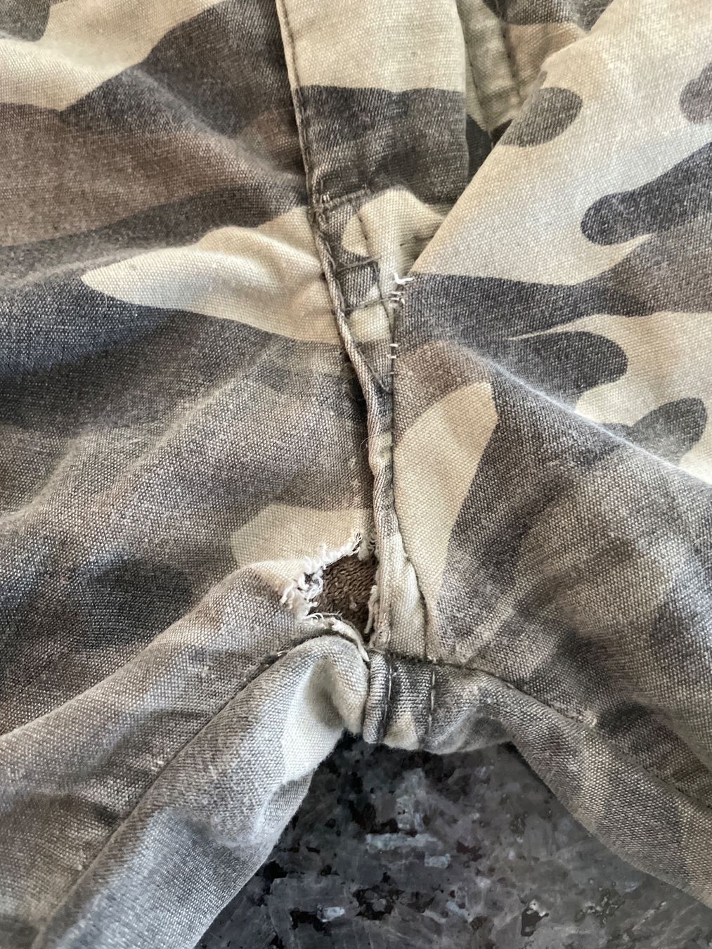 Pantaloni: Hose Militärlook Gr. M – Usato da Schlossrued venduto da Julio25 2