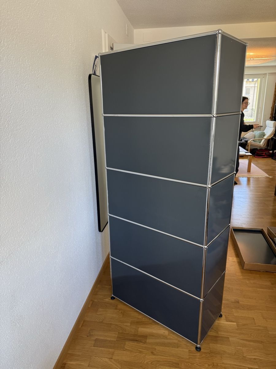 USM Regale: USM Haller Regal Anthrazit Grau 1x5 Q2 – Gebraucht aus Balsthal von Designhaus.Schmitt 1