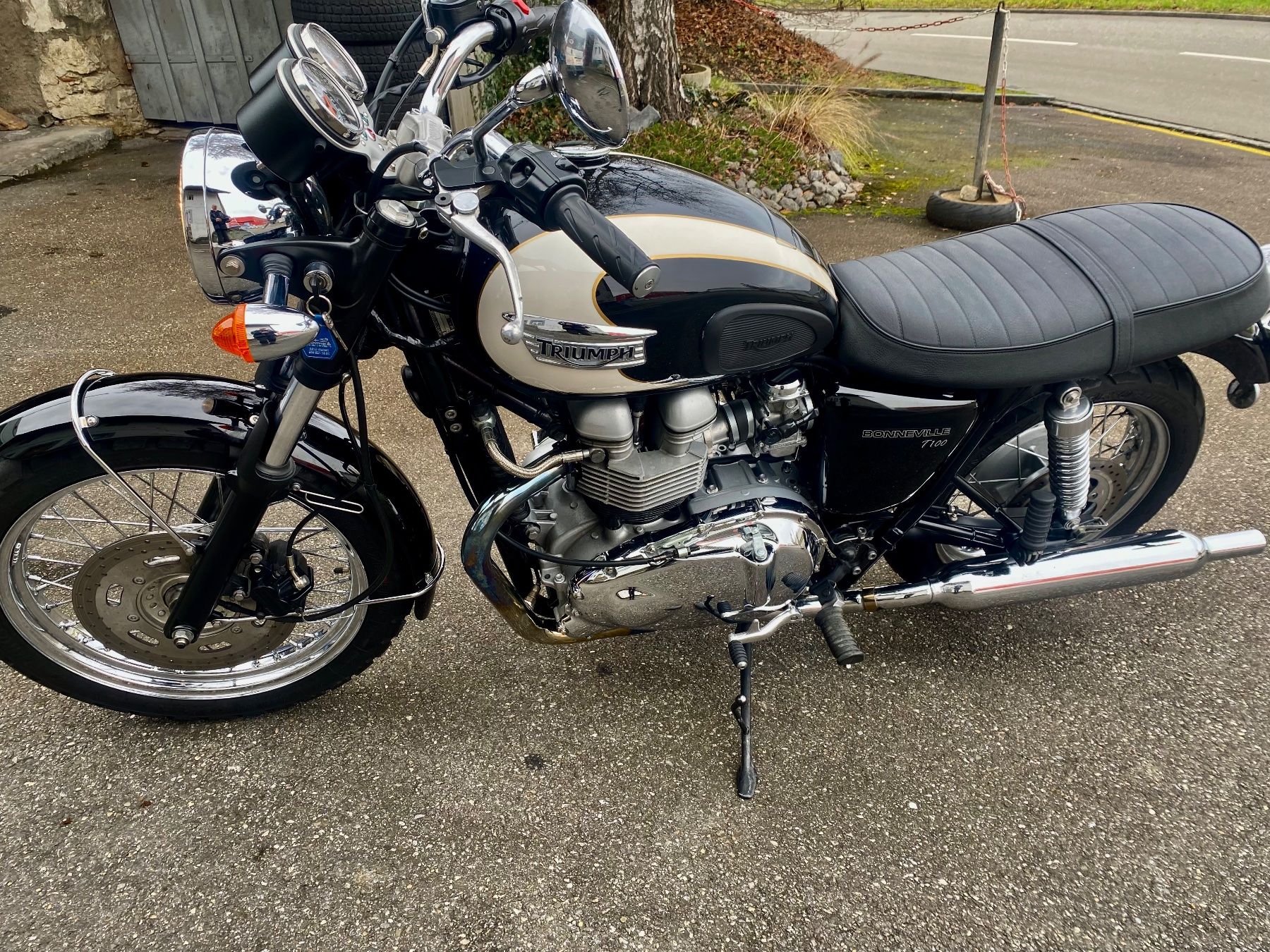 Triumph Altro: Triumph Bonneville T100 – Usato da Auenstein venduto da guzischmid