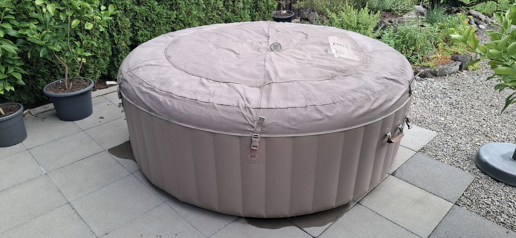 Bains à remous: INTEX Pure Spa, aufblasbarer Whirlpool – Défectueux à Emmen par Tigerlady