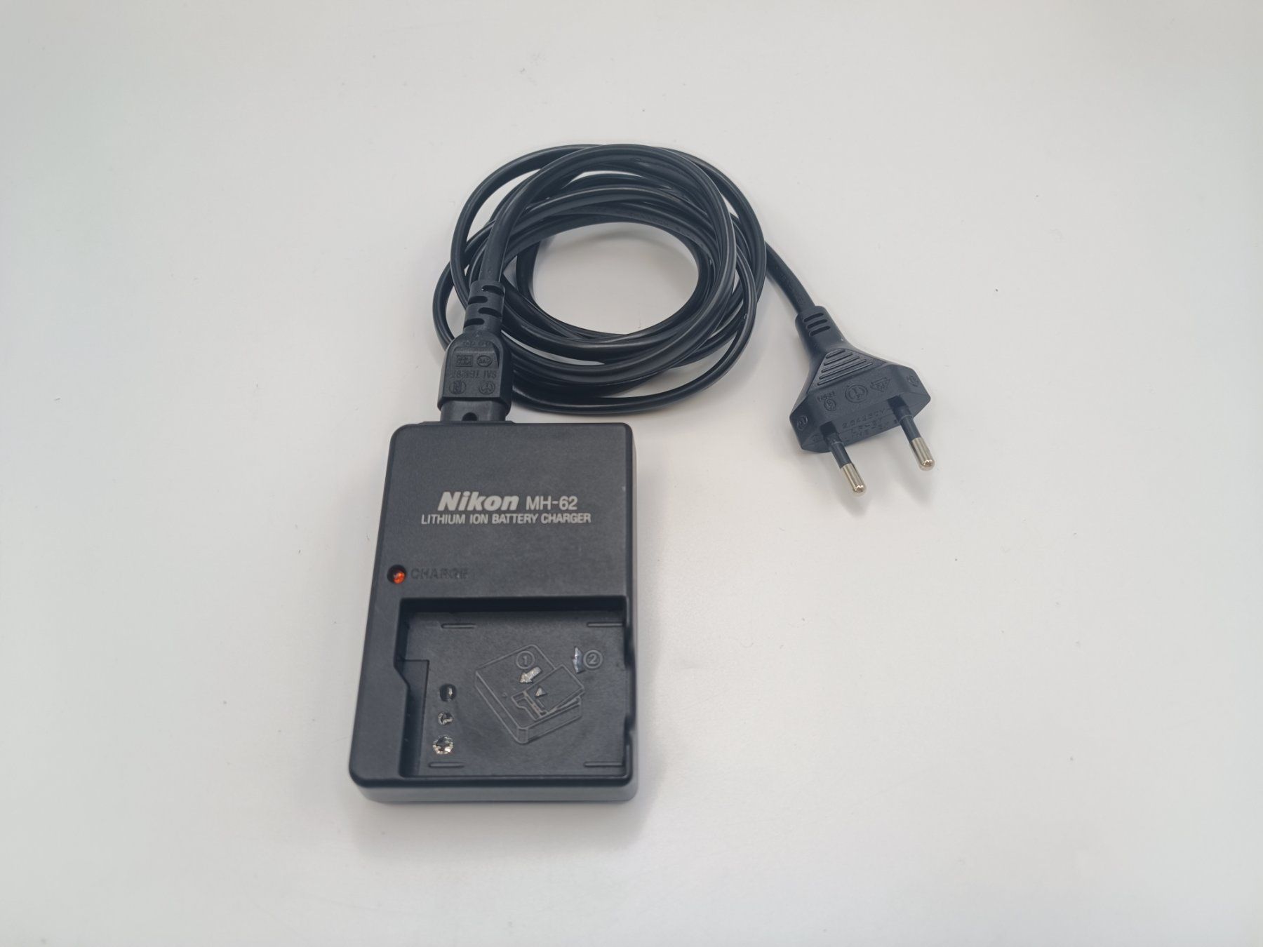 Nikon Altri Accessori: Nikon Battery charger MH-62 – Usato da Schlieren venduto da 2nd-Life