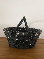 Schwarzer Korb geflochten mit Pünktli-Muster, Rattan 