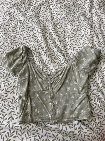 Bluse Hollister Blumenmuster Gruen Groesse S guter Zustand