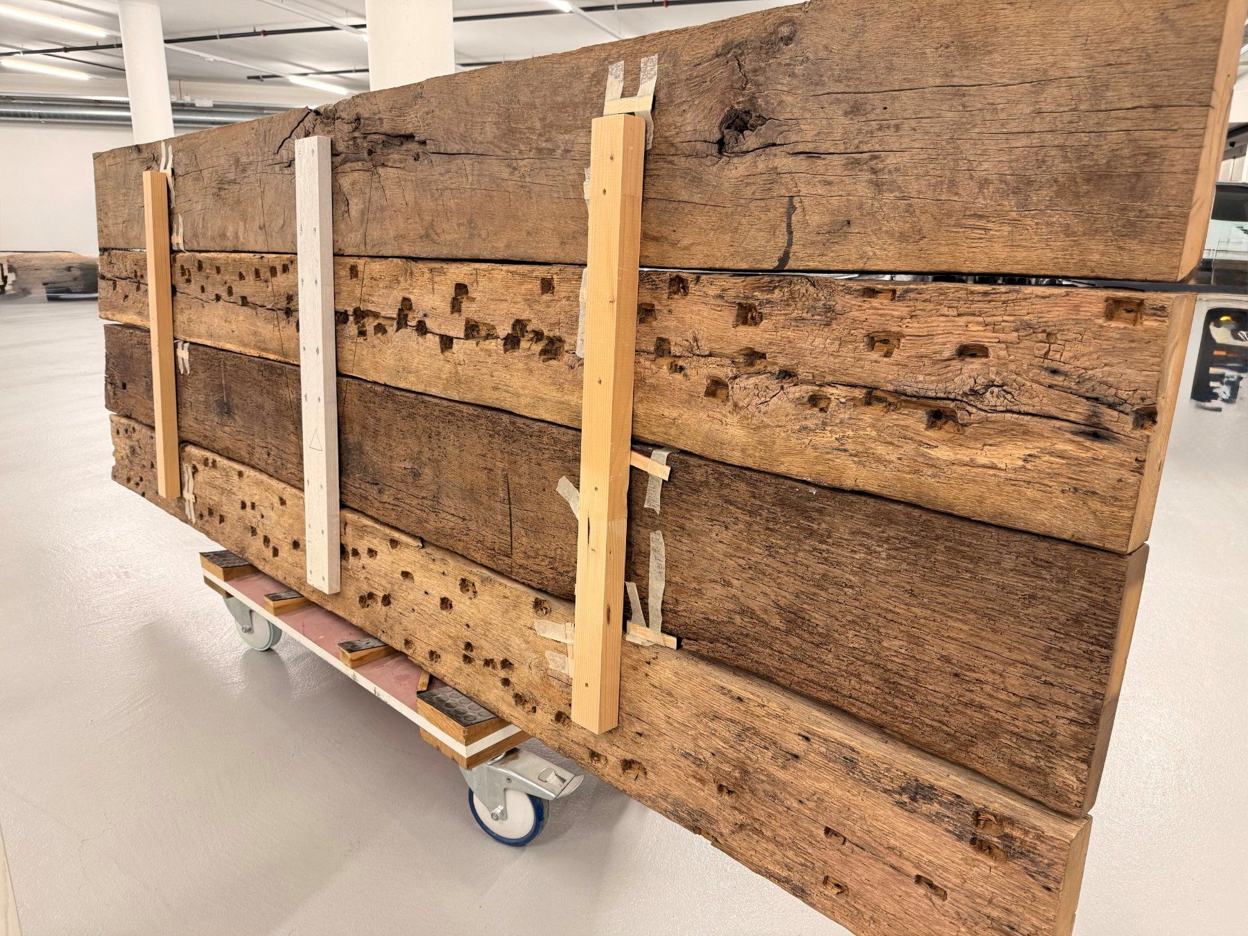 Tavoli: Massiver Tisch aus uraltem Holz – Usato da Zürich venduto da Autocity 2