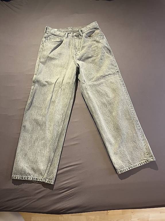 Jeans: Jeans gris baggy  – Usato da St-Maurice venduto da zei_rh8w 1