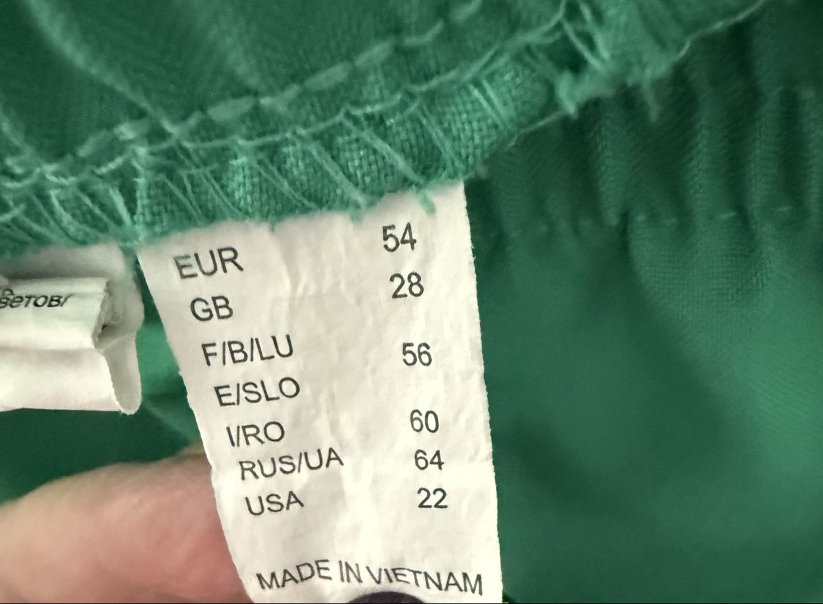 Pantaloni: Hose Grösse 54.         3/4 Länge – Usato da Pfeffikon LU venduto da pepino17 3