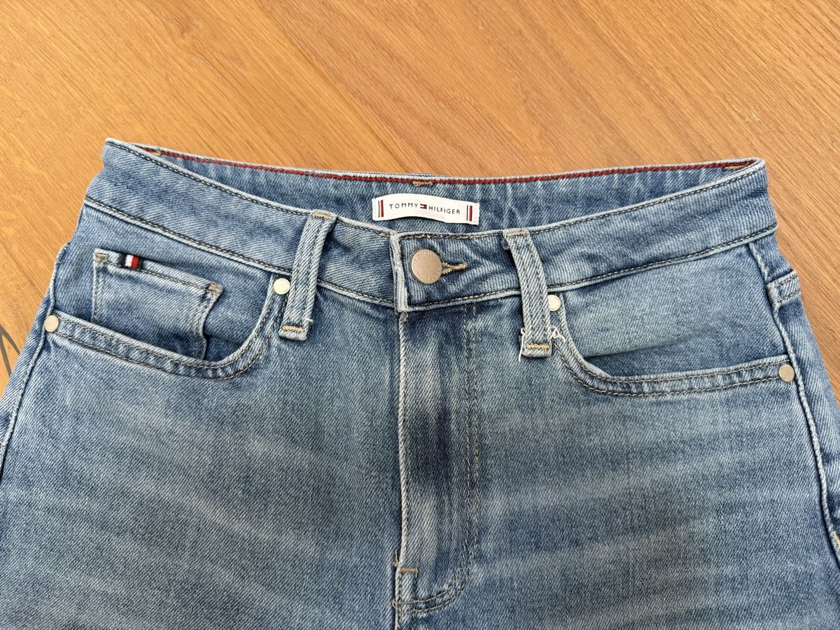 Tommy Hilfiger Jeans: Tommy Hilfiger Damen Jeans, Grösse 26 – Usato da Lungern venduto da Blauhausfrau
