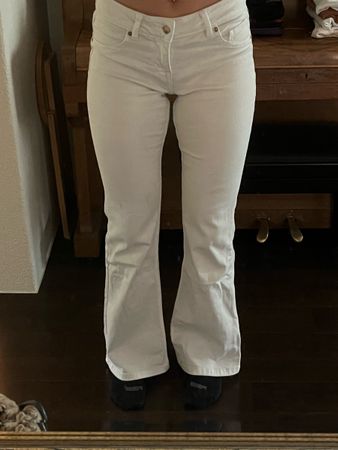 Schöne weisse flared Jeans