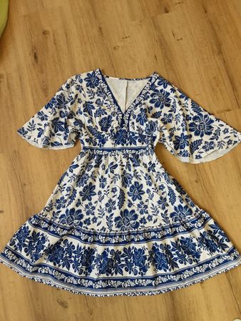 Sommerliches Kleid mit blauem Blumenmuster, Grösse XS