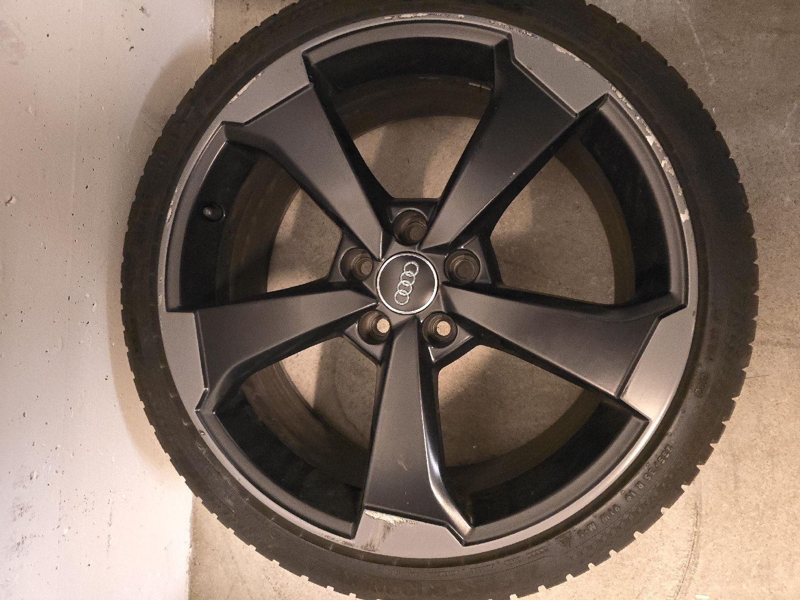 Pneumatici & Ruote complete: Audi Rs3 Winterkompletträder Ab 649.- – Usato da Volketswil venduto da true_story 5