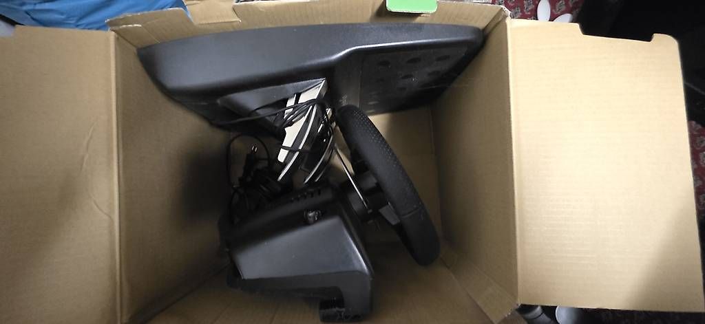 Controller: Lenkrad mit pedalen und Shifter – Usato da Dietikon venduto da AzumangerEnjoyer 2