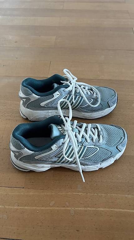 Chaussures femmes: Adidas Sneaker – D'occasion à Luzern par jen_zh6d 1
