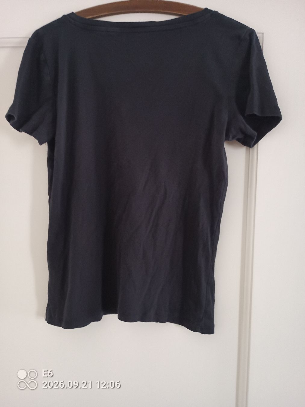 C&A T-shirt: Shirt mit V-Ausschnitt – Usato da Zürich venduto da Mitzi6 1