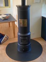 Schöner Säulenofen schwarz