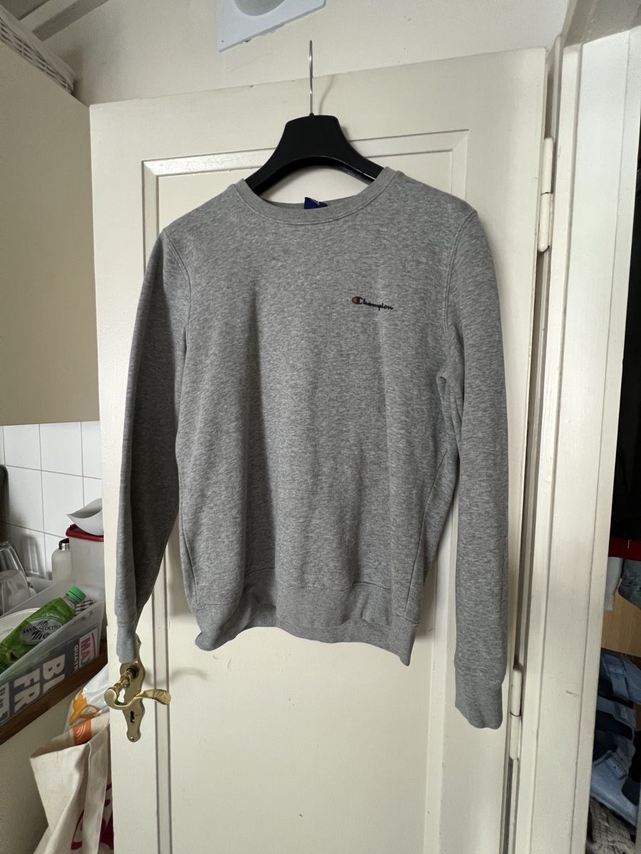 Champion Pulls & Sweat-shirts: Sweat Champion L – D'occasion à Genève par Rookienini 1