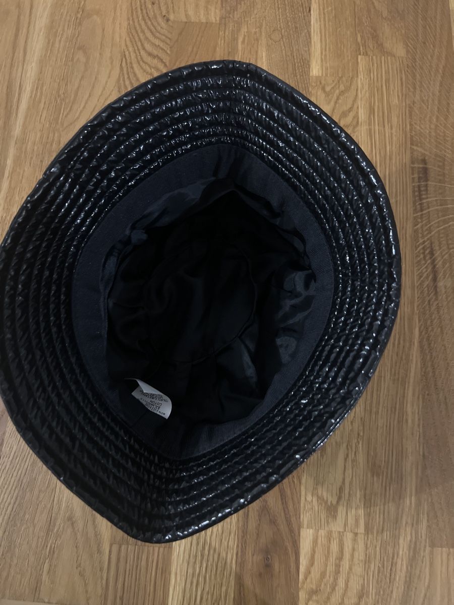 Copricapi, berretti & cappellini: JOLI CHAPEAU DE PLUIE  – Usato da Brügg BE venduto da traindenuit 2