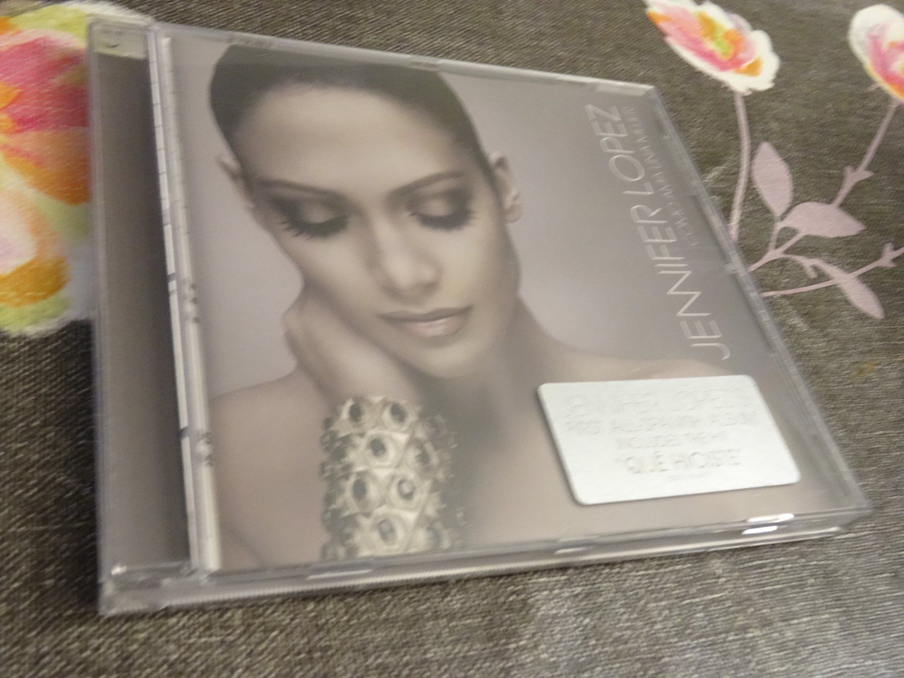 CD: Jennifer Lopez - Como Ama Una Mujer CD – Usato da Olten venduto da Disc-Ausverkauf