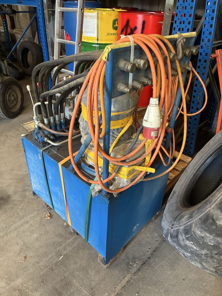Tutte le macchine: Hydraulikaggregat – Difettoso da Berschis venduto da 746383