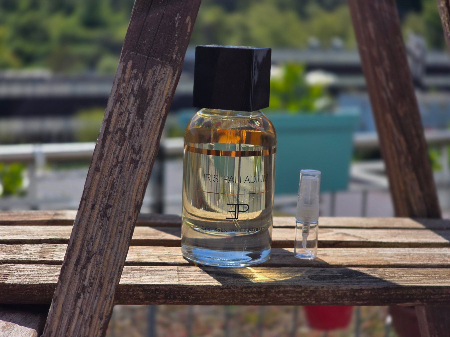 Profumi & Eau de Toilette: Les Eaux Primordiales - Iris Palladium - 2ml – Nuovo (secondo la descrizione) da Winterthur venduto da FragranceLUXE