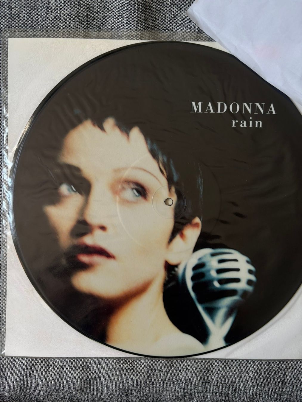 Vinyles: Madonna - Rain - UK - 1993 - Maverick – D'occasion à Zofingen par Bigron