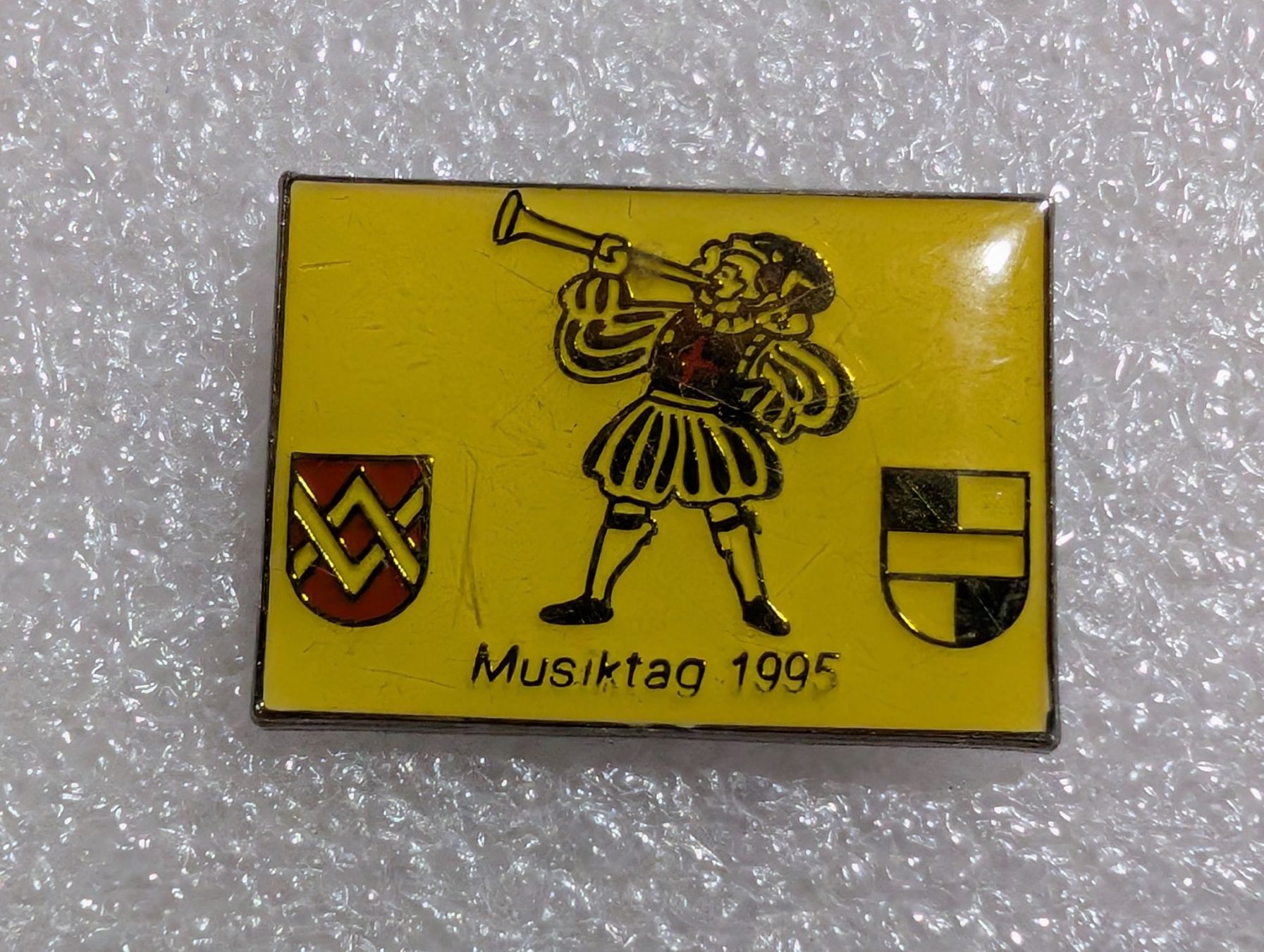 Placchette & Badge: Ansteckpin 273: Musiktag – Usato da Oppligen venduto da Pin-Fall-Shop