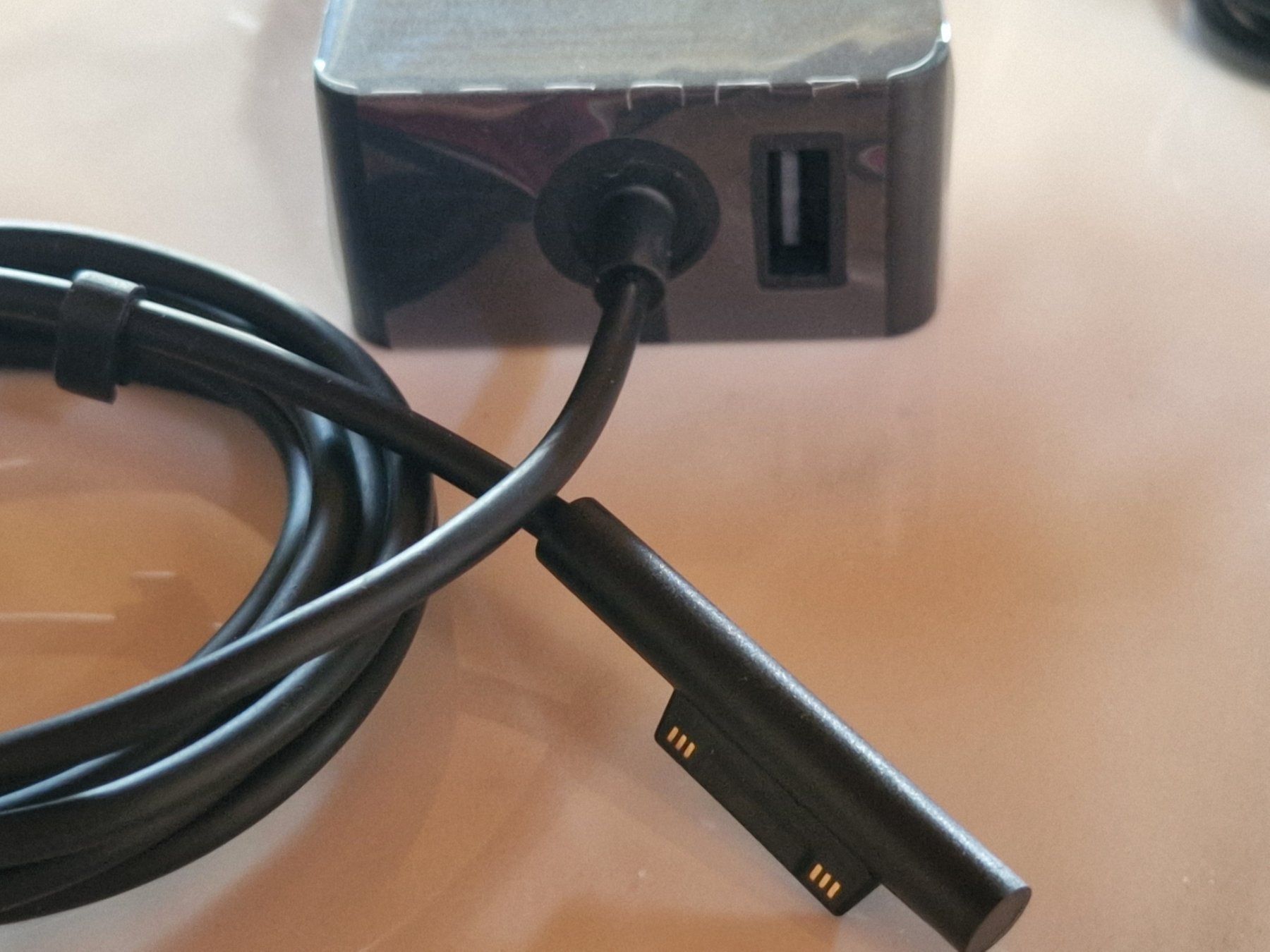 Microsoft Chargeur: Surface Ladekabel 65W Microsoft Surface Ladekabel – Neuf avec emballage d'origine à Stein am Rhein par Sab1 1