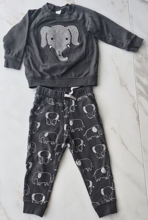 Grauer Elefanten-Joggingsanzug, Grösse 104, H&M, Top Zustand
