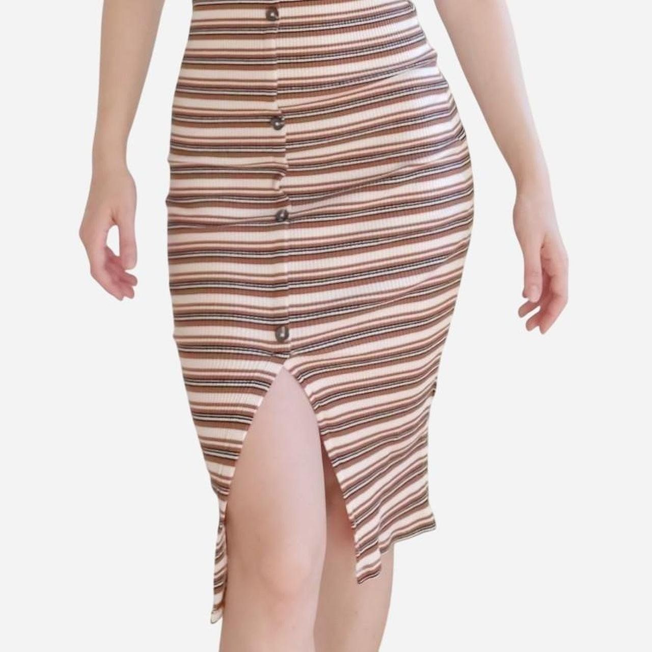 Vestiti: Jersey gestreiftes Midikleid mit Knöpfen – Nuovo (secondo la descrizione) da Ringgenberg BE venduto da Vinyl.Love 2