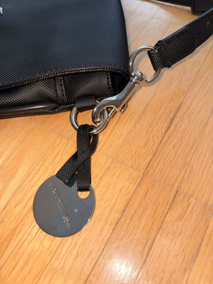 Lacoste Taschen für Damen: Schwarze Lacoste Umhängetasche – Gebraucht aus Winterthur von Davidloetscher 2