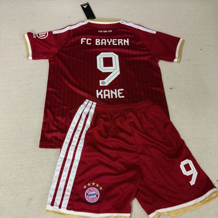 FC Bayern Set  Kane Nr. 9 rot neu mit Etikett 128cm