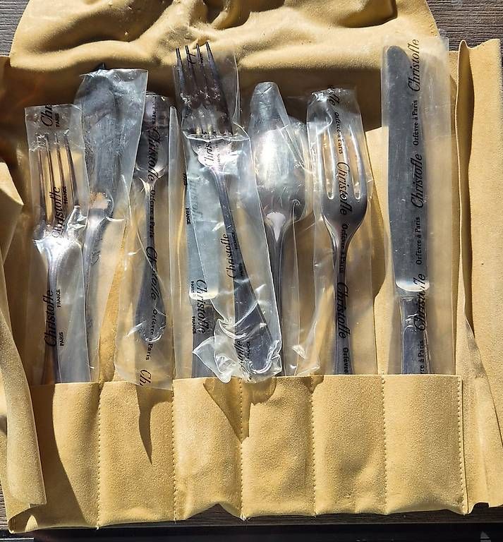 Set di piatti: Services Christofle – Nuovo e nell'imballaggio originale da Bouveret venduto da lagartha
