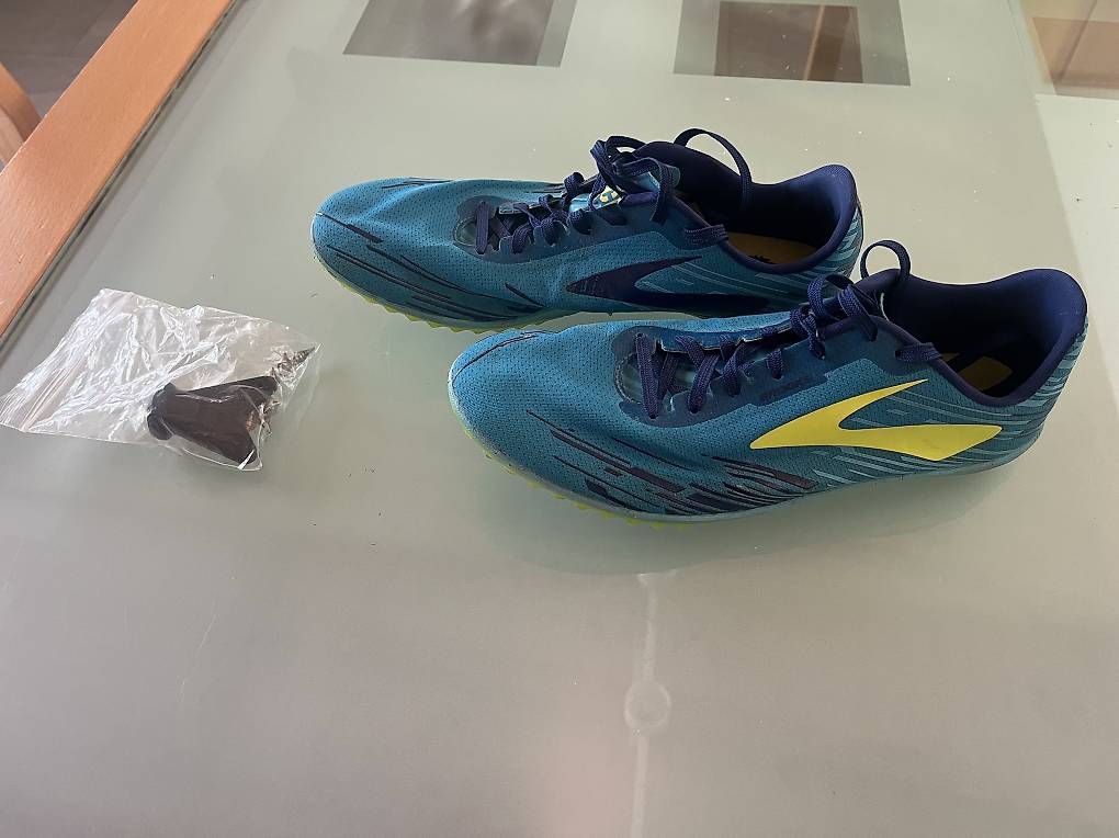 Chaussures hommes: Chaussures d'athlétisme avec pointes  – D'occasion à Evionnaz par viv_6fwl