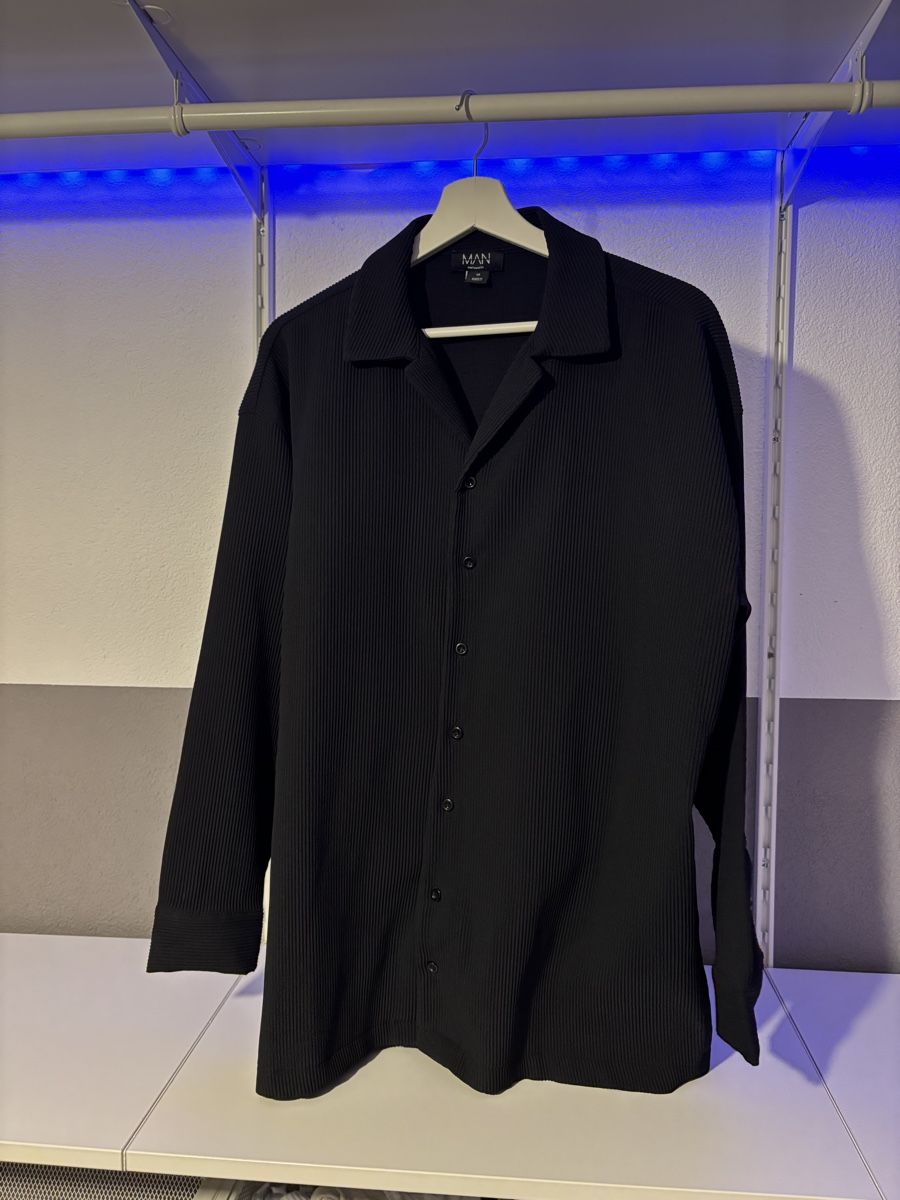 Camicie: Elegantes schwarzes Hemd – Nuovo (secondo la descrizione) da Küttigen venduto da Hedimia