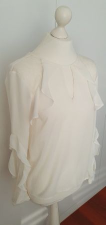Bluse weiss mit Vollants und schöner Spitze Gr 34
