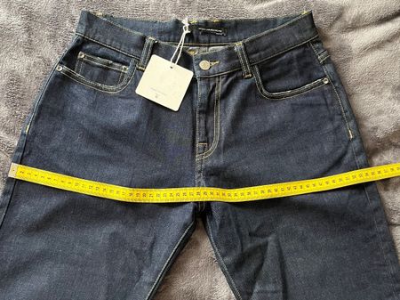 New jeans from Italy 🇮🇹 size S/M