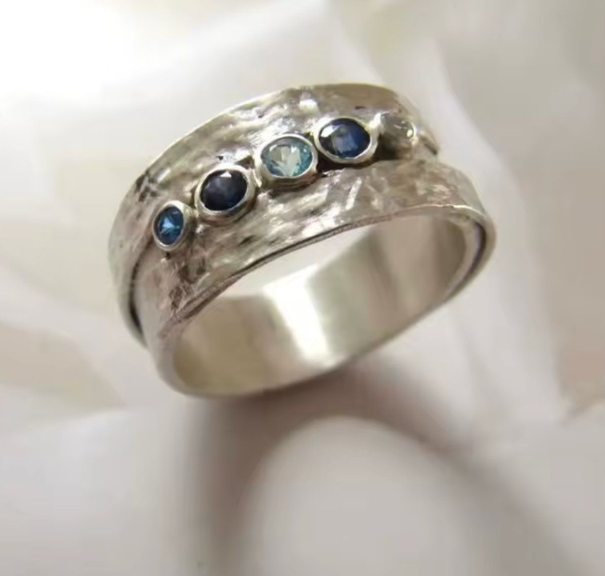 Anelli: Einzigartiger Ring mit Zirkonia Grösse 54 – Usato da Eschenbach SG venduto da ...-