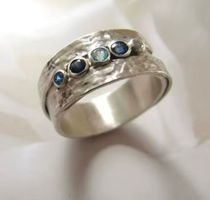 Einzigartiger Ring mit Zirkonia Grösse 54