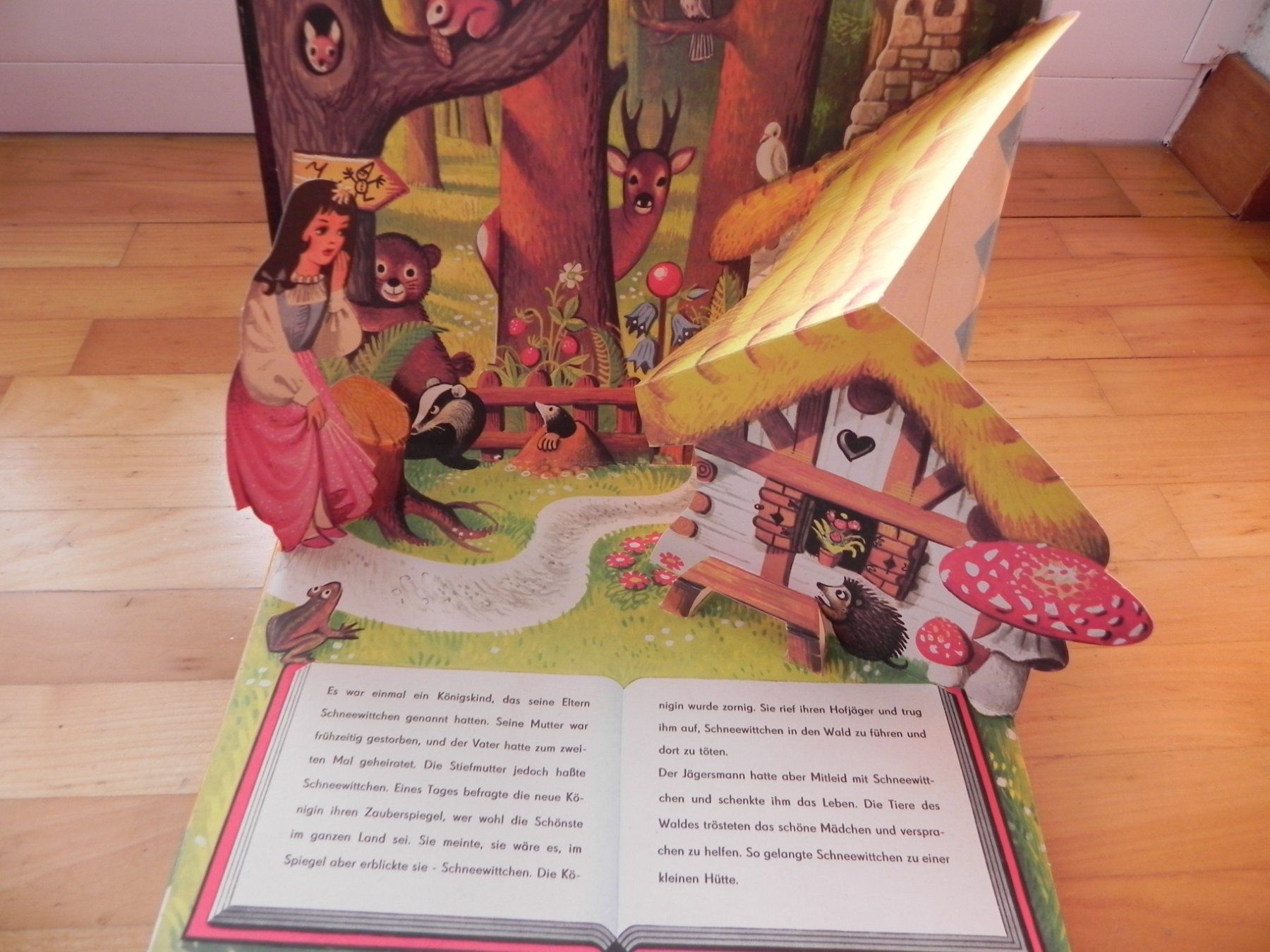 Libri: Schneewittchen Leporello Buch Kubasta Pop Up Buch 1982 – Usato da Stallikon venduto da pcerny16 6