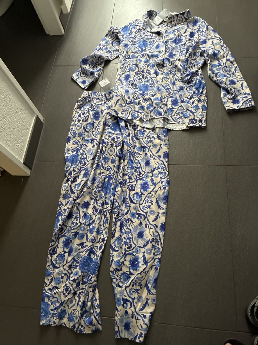 Ulla Popken Pantaloni: Ulla Popken Hose/Bluse blau/weiss gemustert, Grösse XL, neu – Nuovo e nell'imballaggio originale da Reinach BL venduto da santrian 1