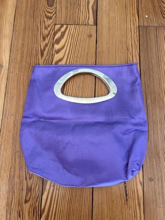 Handtasche violett mit Metallhenkel guter Zustand