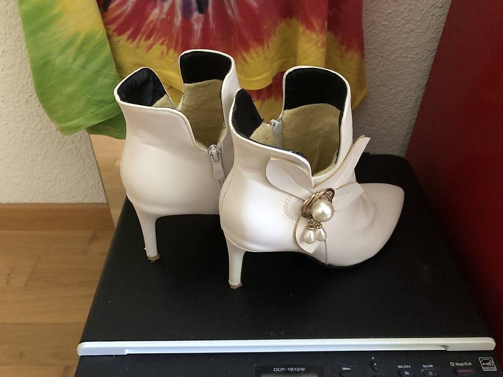 Chaussures femmes: weisse Pumps Grösse 40 – D'occasion à Villnachern par focusride 1