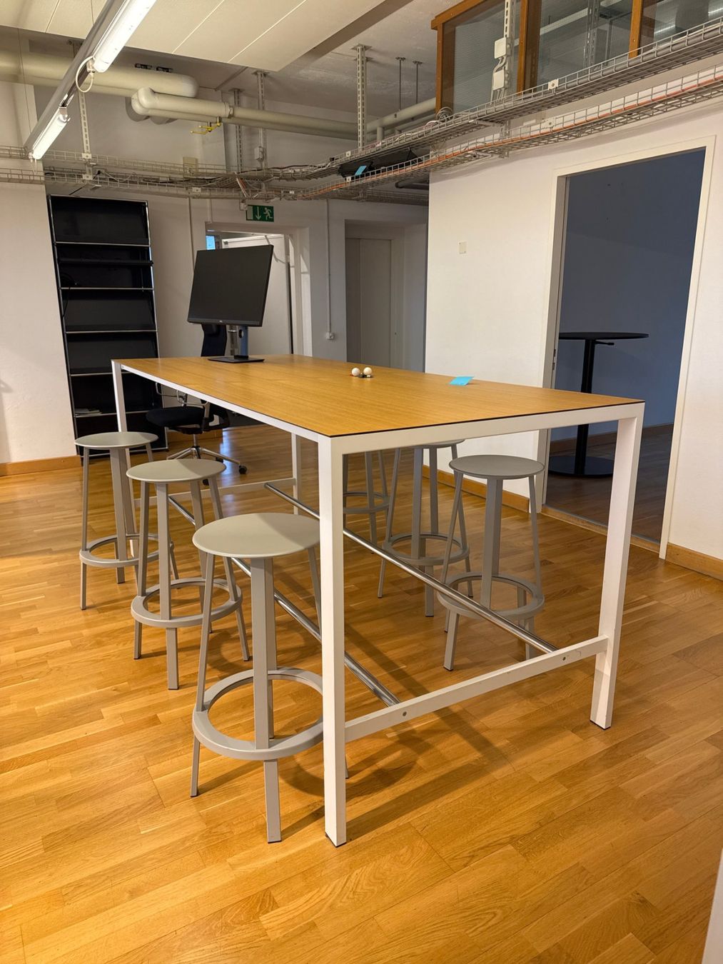 Tavoli: Stehtisch mit Holzplatte 240x105x100cm – Usato da Affoltern am Albis venduto da Zapro