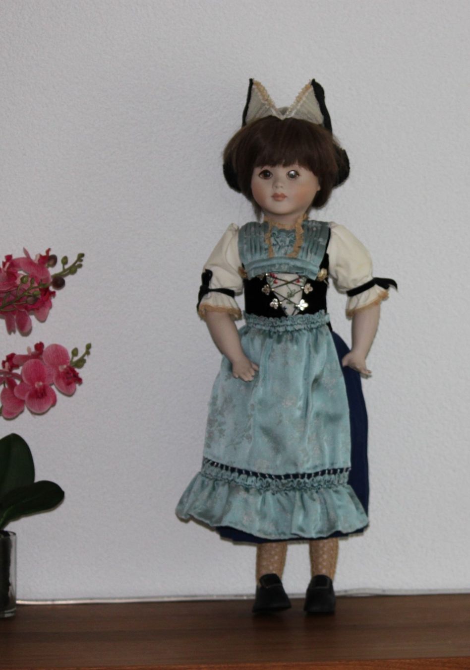 Bambole: Wunderschöne Innerhoder Festtagstracht Puppe – Usato da Flawil venduto da wanderbub