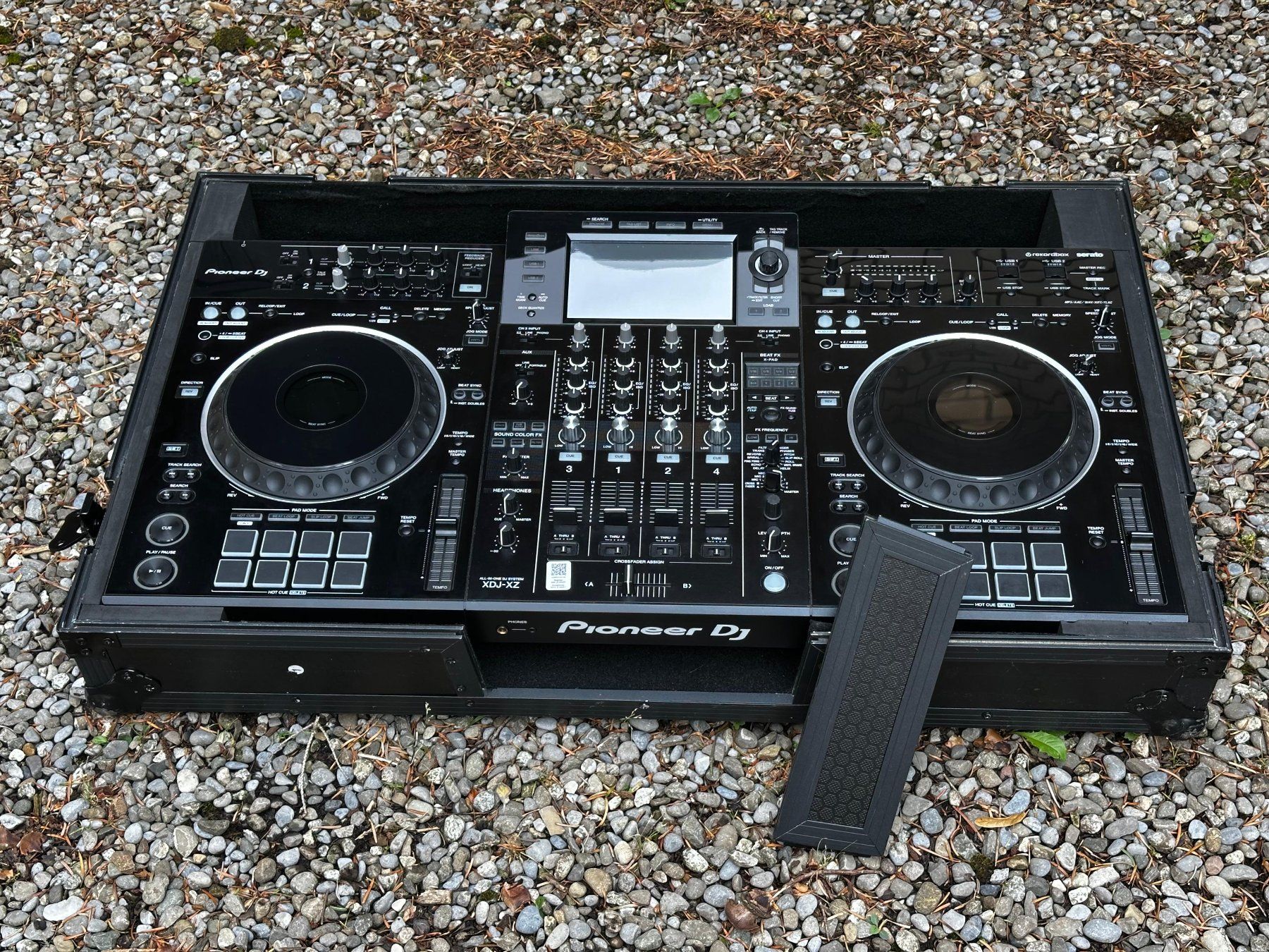 Pioneer Console di mixaggio: Pioneer XDJ-XZ mit Hardcase – Usato da Affoltern am Albis venduto da GerSu123 1