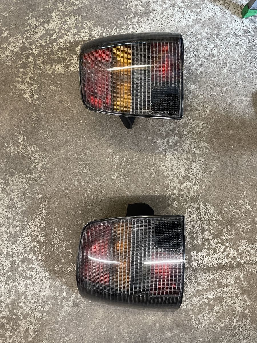 VW Tutti pezzi di ricambio auto: Heckleuchte Passat  – Nuovo e nell'imballaggio originale da Ottikon venduto da Mopariat 1