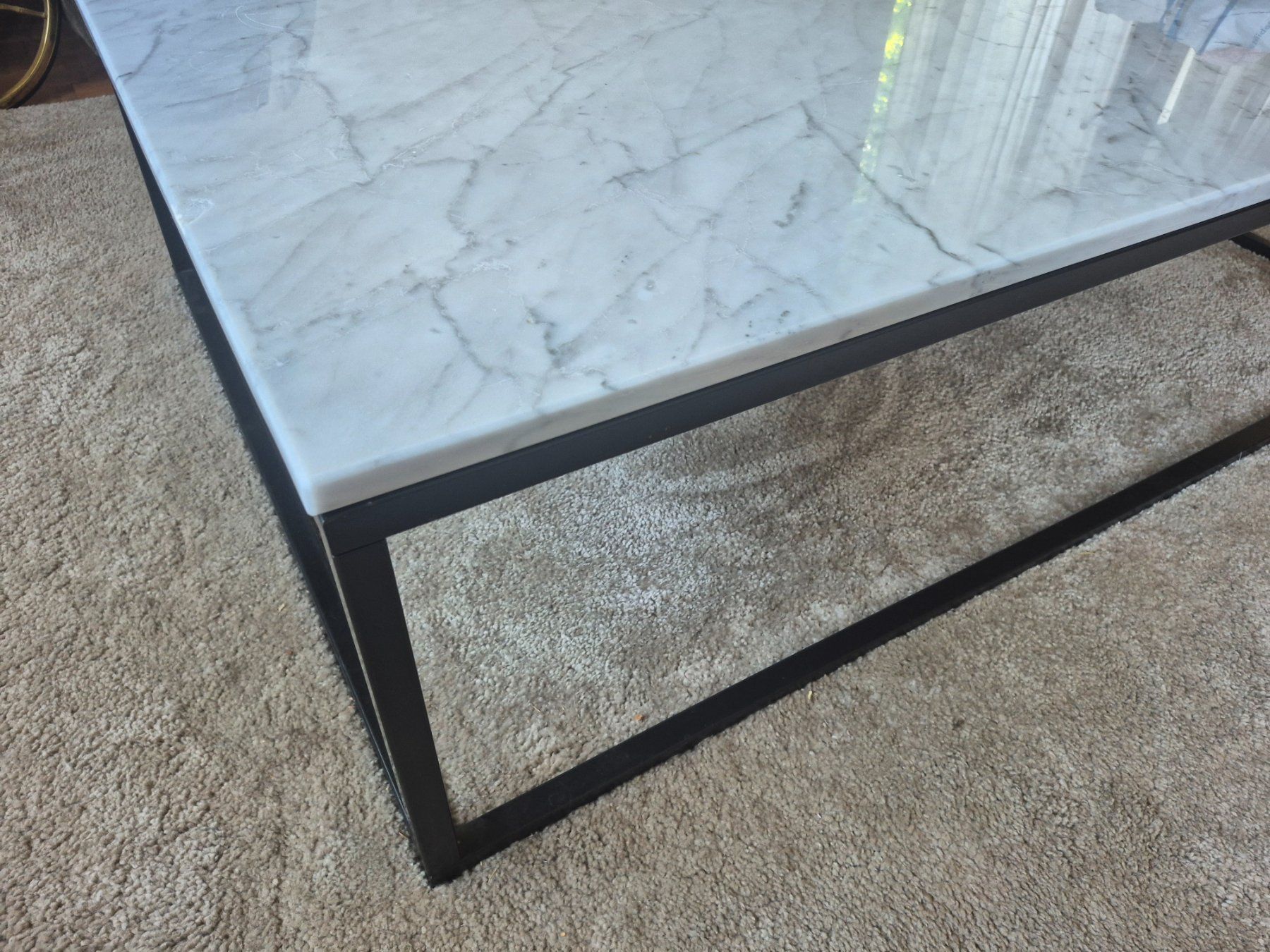 Tables: Couchtisch / Lounge Tisch mit Marmorplatte und Metallgestell – D'occasion à Baar par speedy258 1