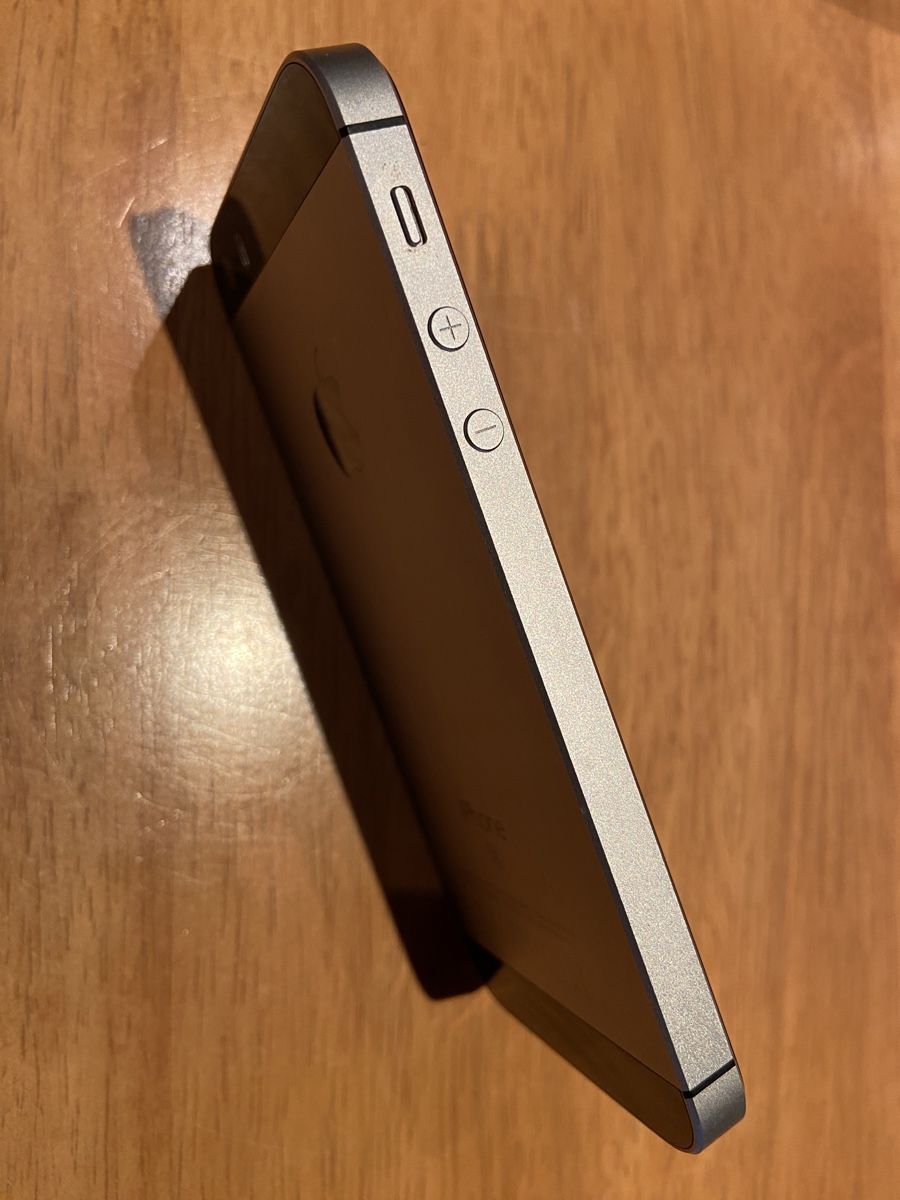 Apple Telefoni cellulari / Smartphones: Iphone SE, Space Gray, 64GB 1. Generation – Usato da Aeschiried venduto da mar654cel 1