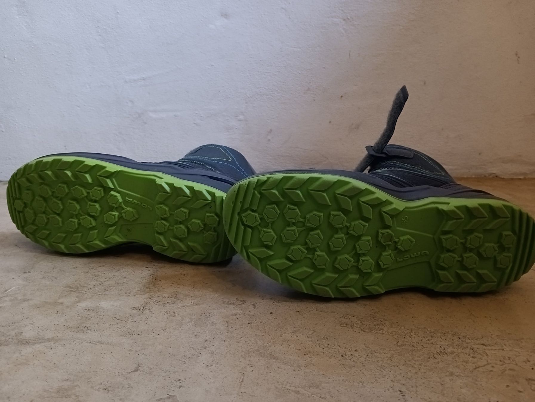 Lowa Scarpe per ragazzi: Wanderschuhe 35 gefüttert – Usato da Nänikon venduto da aweiss01 1
